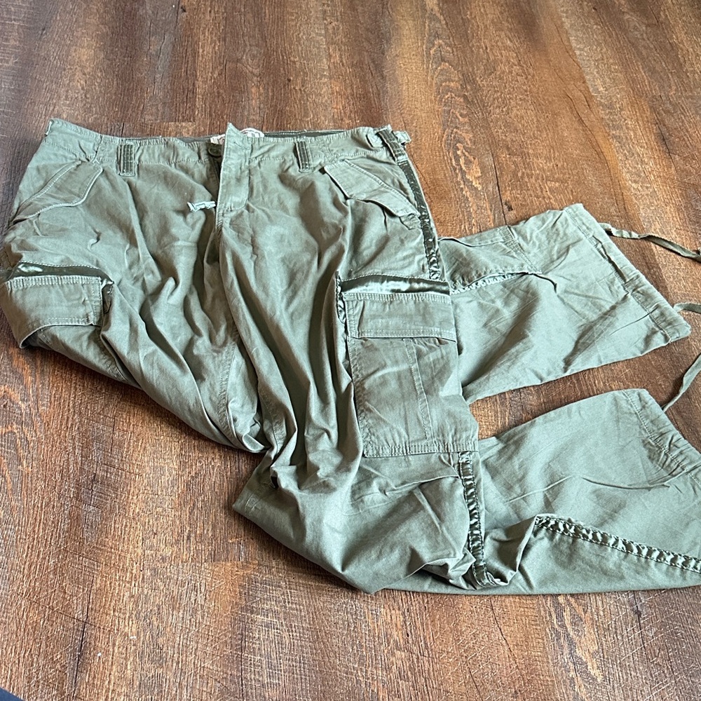 Women’s A&F Olive Cargo Pants